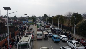 Trafikken i Kathmandu lørdag klokken 15.